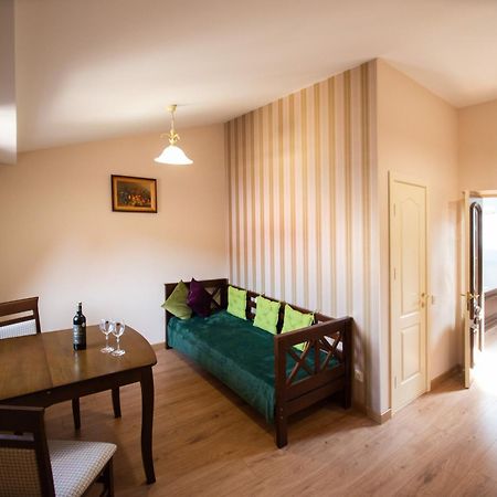 Apart Yaroslava Osmomysla 9 Square - City Center Lviv Exterior foto