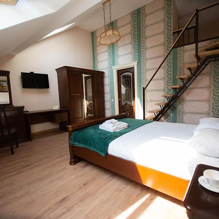 Apart Yaroslava Osmomysla 9 Square - City Center Lviv Exterior foto