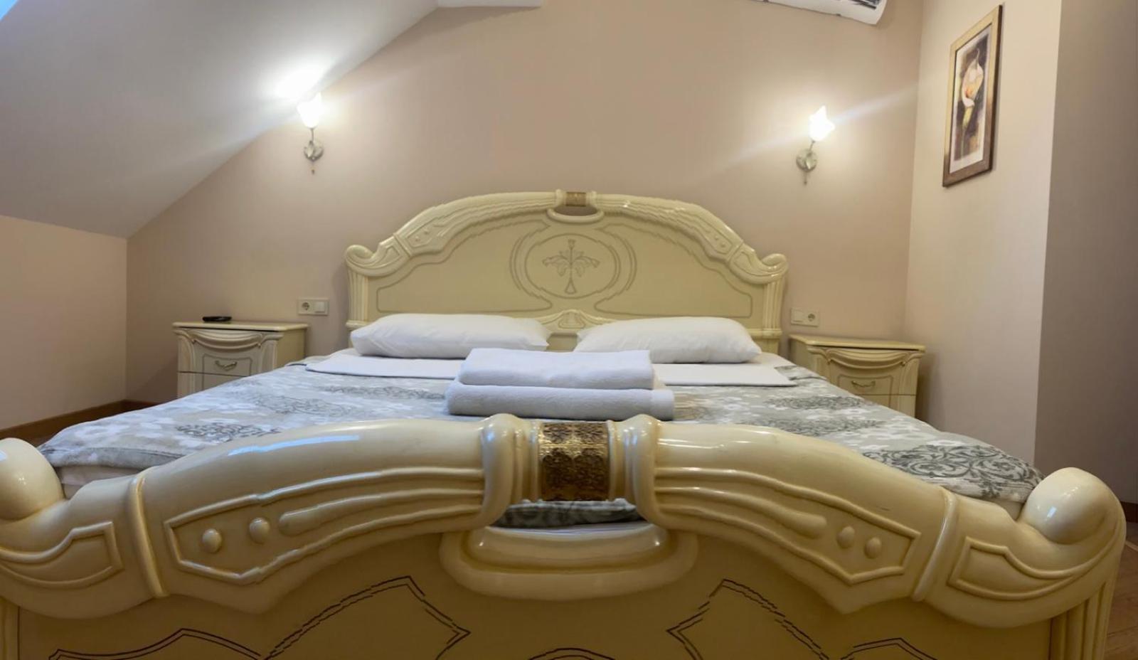 Apart Yaroslava Osmomysla 9 Square - City Center Lviv Exterior foto